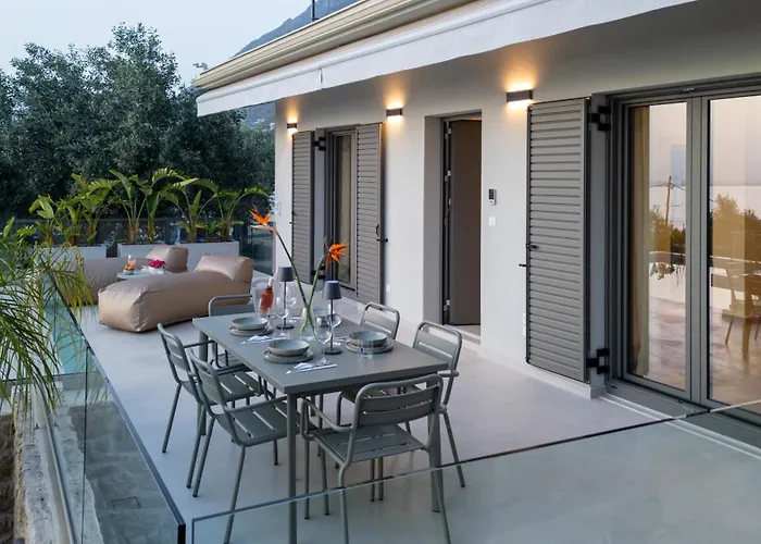 Morea Club West House Private Heated Pool קלמאטה